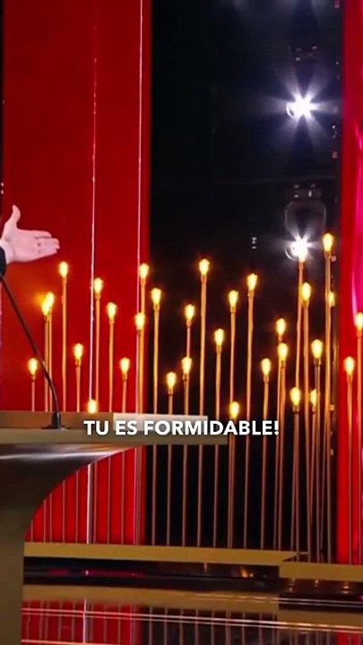 Standing ovation pour Jim Carrey, honoré d’un César d’honneur pour l’ensemble de sa carrière. Accueilli par une salle debout, l’acteur a choisi de s’adresser au public en français, déclenchant une vive émotion. « Bonsoir, merci beaucoup, c’est très genti