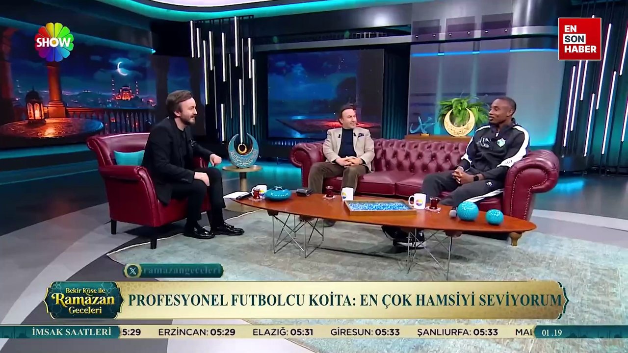 Fode Koita Ramazan programında Kâbe’de Hacılar ilahisini seslendirdi