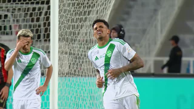 Al Ahli - Un but contre son camp permet à Al Ahli de reprendre la tête