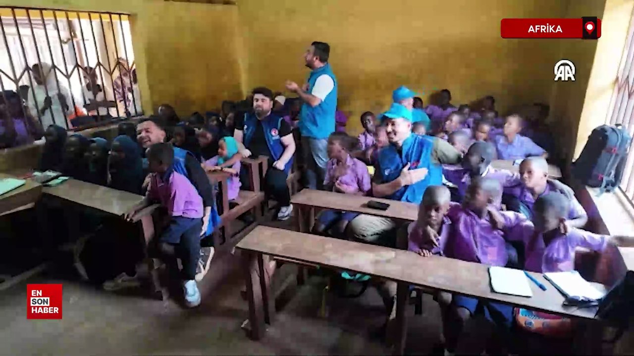 Afrikalı çocuklar Kabe'de Hacılar ilahisini söyledi