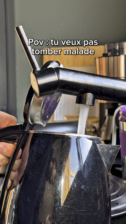 Les infusions c’est pas réservé uniquement réservé à ta grand-mère ?C’est un outil.Gingembre + zeste de citron + mielÇa réveille.Ça stimule la digestion.Ça booste l’immunité.Ça chauffe le corps et ça clarifie la tête.