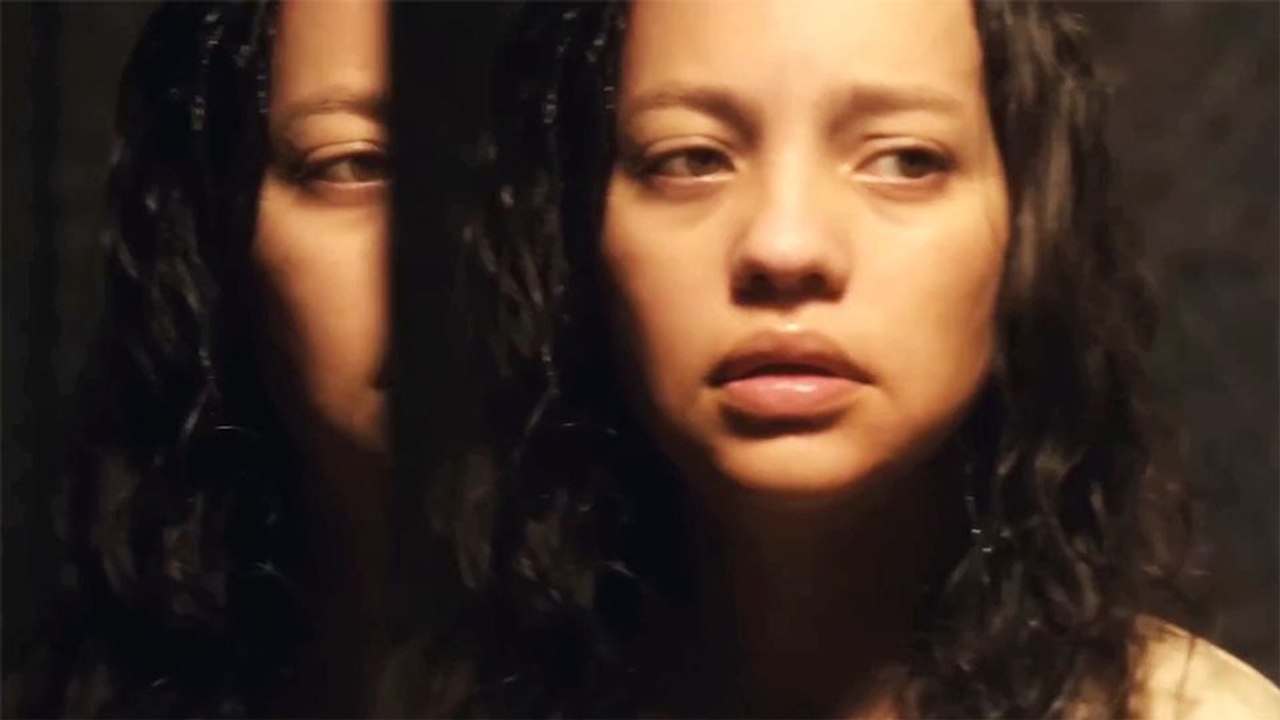 Aún es de Noche en Caracas Trailer OV