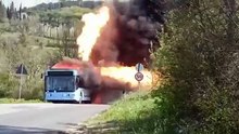 O perigo do ônibus elétrico, quando dá problema na bateria e pega fogo.