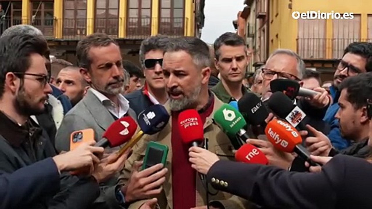 Abascal culpa a Sánchez de estar "lanzando señuelos" como la vuelta del rey y a Feijóo de "morder el anzuelo"