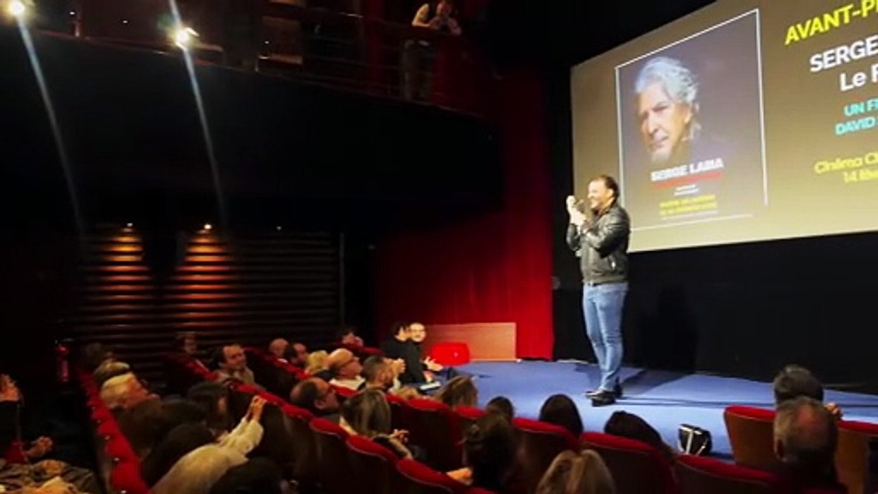 David Serero appelle SERGE LAMA sur scène lors de l'avant-première de SERGE LAMA : Le Film (2026)