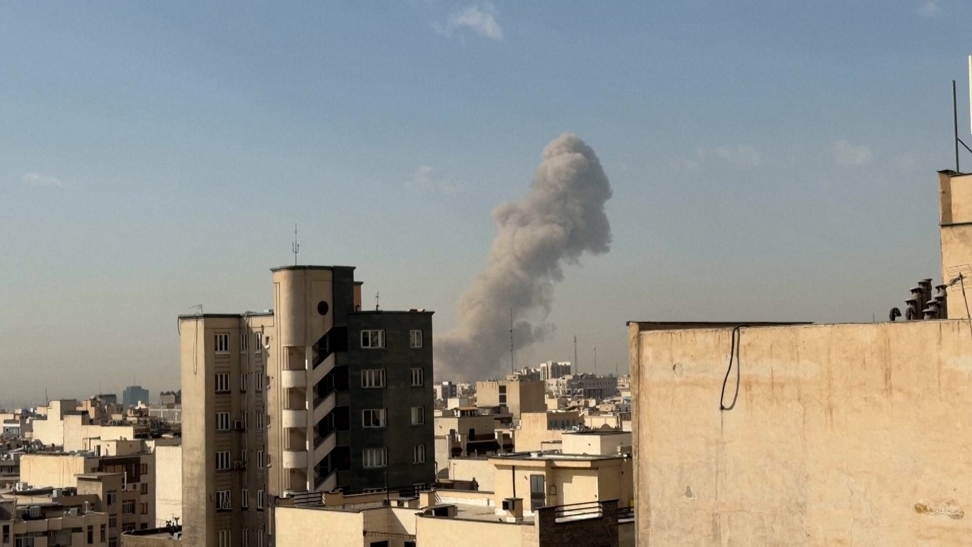 Desconcierto en calles de Teherán tras el ataque de Israel y EEUU