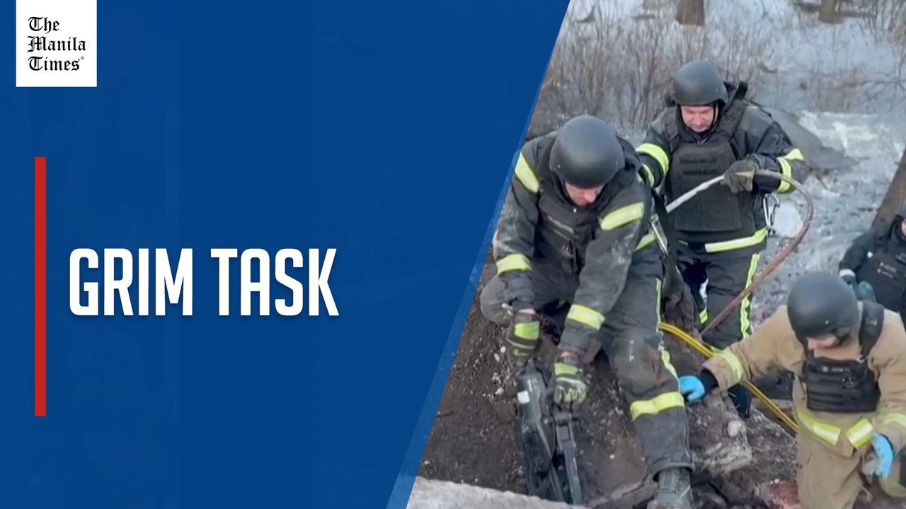 Ukrainian emergency workers clear debris to retrieve bodies after Russian strikes on border areas