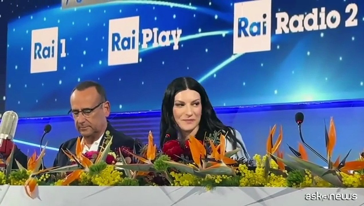 Sanremo, Laura Pausini e l'abbraccio con Conti: "Carlo ti voglio bene"