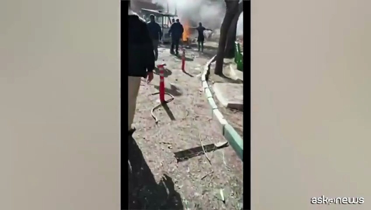 Caos e fumo nelle strade di Teheran dopo attacchi Israele e Usa