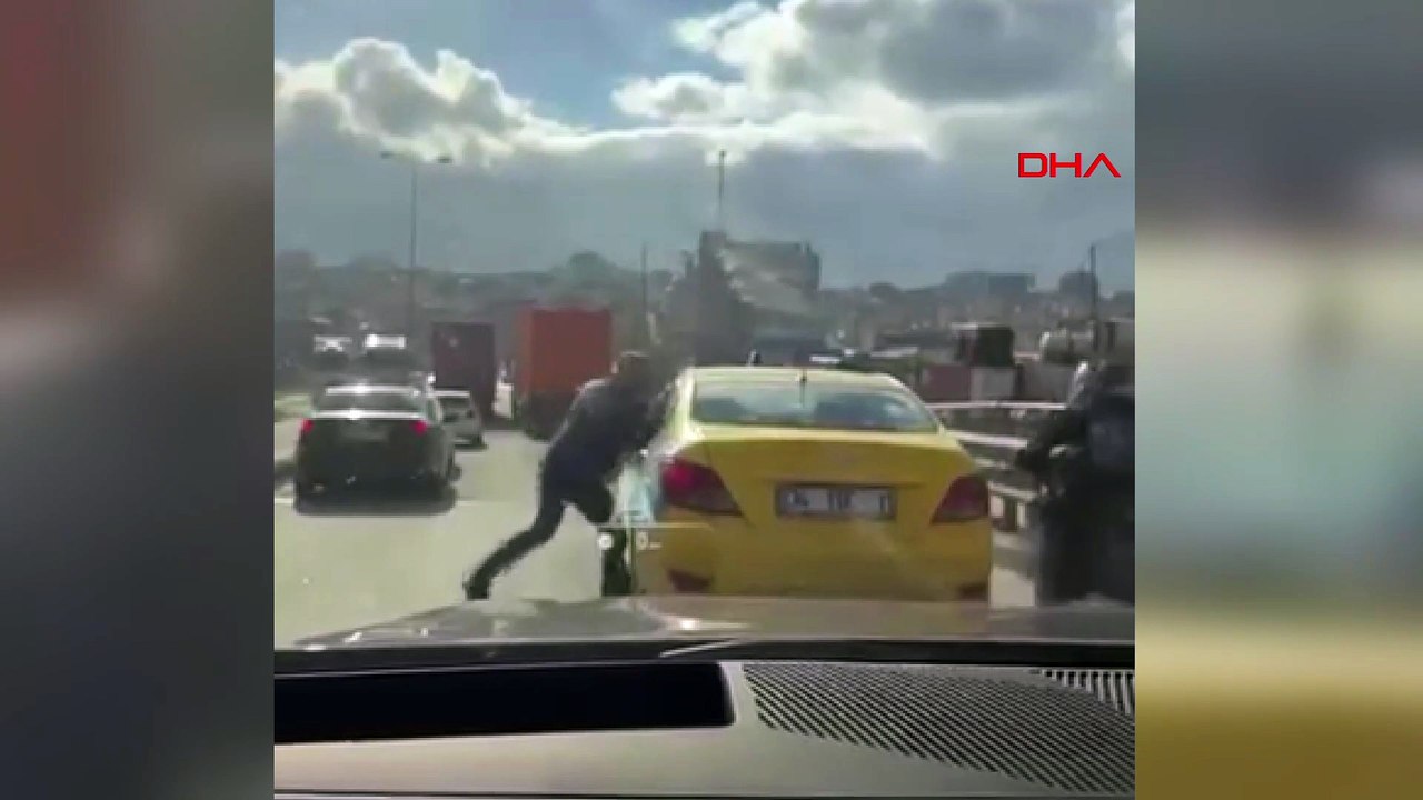 Beylikdüzü'nde trafikte kavga kamerada: 2 sürücüye 6 bin 230 lira ceza