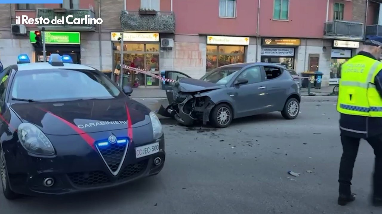 Inseguimento a Modena, auto si schianta contro un'altra macchina