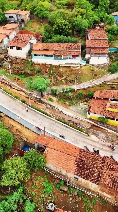 Imagens aéreas mostram destruição no Centro His...