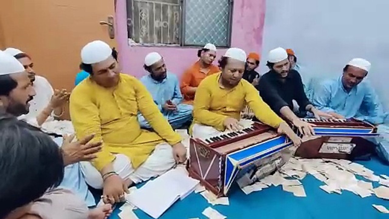 ہر قوم راست راہے دینے و قبلہ گاہے من قبلہ راست کردم بر سمت کج کلاہے
