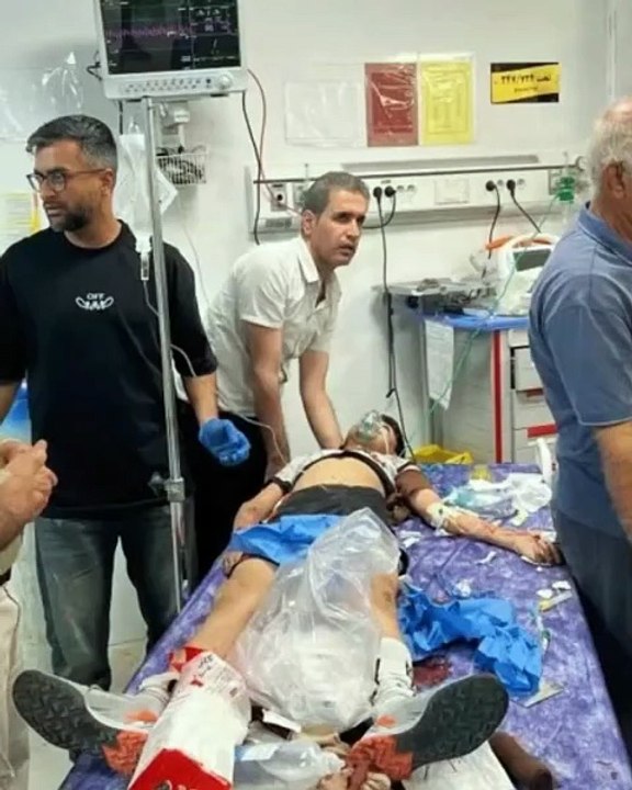 🚨 Frappes massives en Iran : 201 morts, écoles touchées, Téhéran appelée à évacuer. Washington et Tel-Aviv frappent, Téhéran riposte. Le conflit entre dans une nouvelle phase. 👉 Analyse complète, enjeux régionaux et bilan humain.