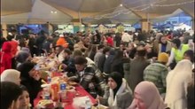 Il video dell'Iftar Street di Bologna: l'incontro con la comunità islamica per il Ramadan, presenti Lepore, Prodi e Zuppi