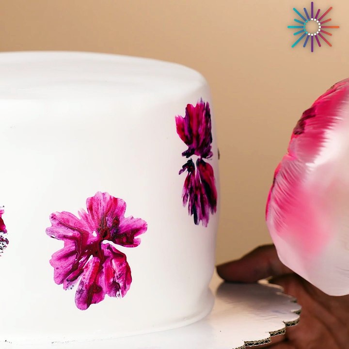 Cake decoration idea to try! 🍰