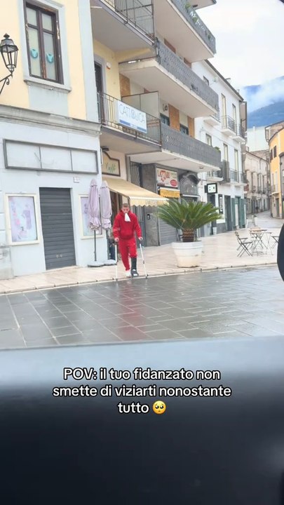 Chi ama non ha scuse mi ha portato il caffe che amo e le mie caramelle