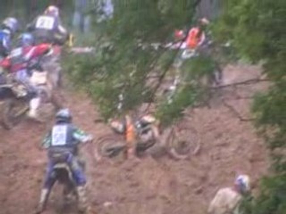 Moto cross de Douvenant du chpt de BRETAGNE à DOUVENANT 22 ( chutes) 2008