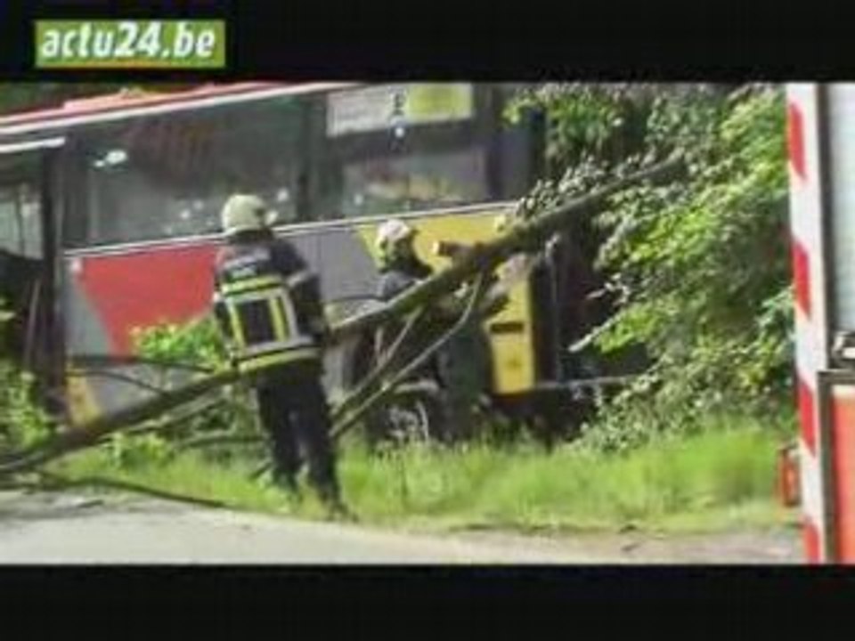 ACTU24 - Accident bus Dion-Valmont