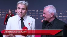 Presentadores y nominados desfilan por la alfombra roja con la chapa 'FREE PALESTINE'