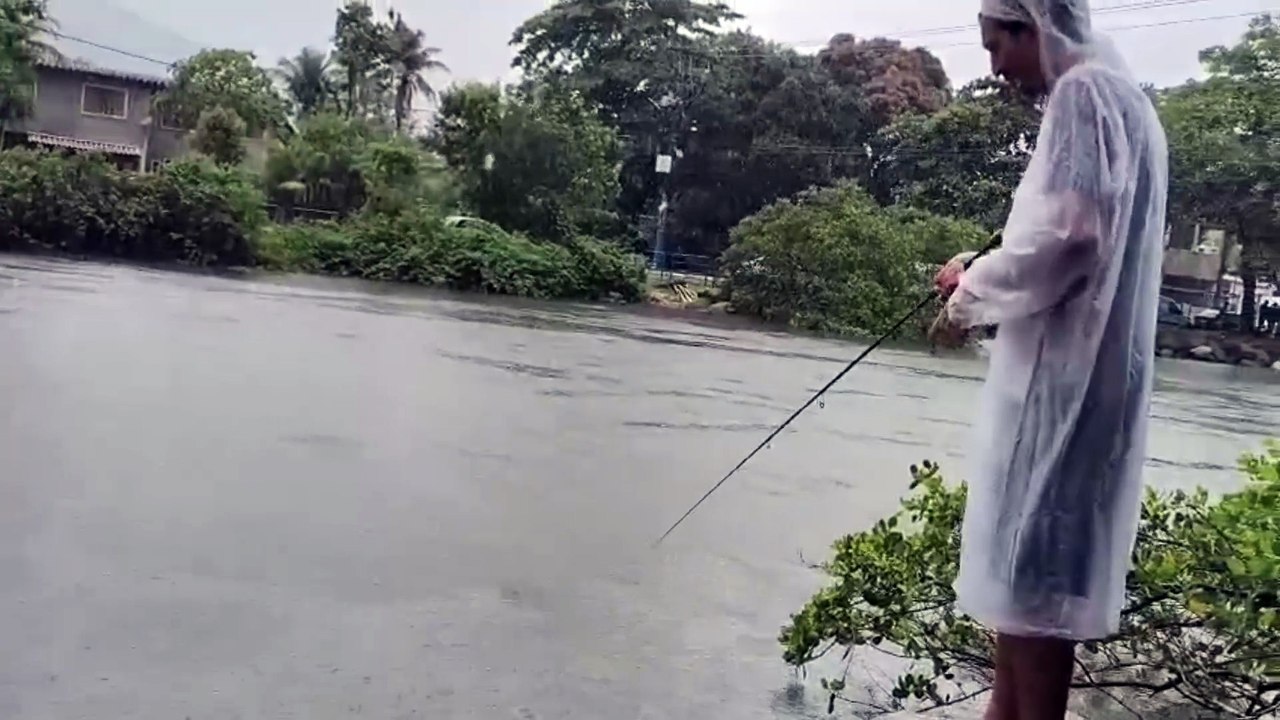 Nunca Desista: Pescaria de Corvina no Meio da Chuva