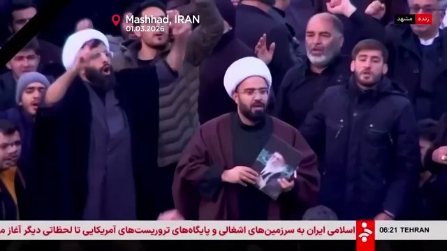 Folla in lutto a Mashhad dopo la morte della Guida suprema iraniana Khamenei