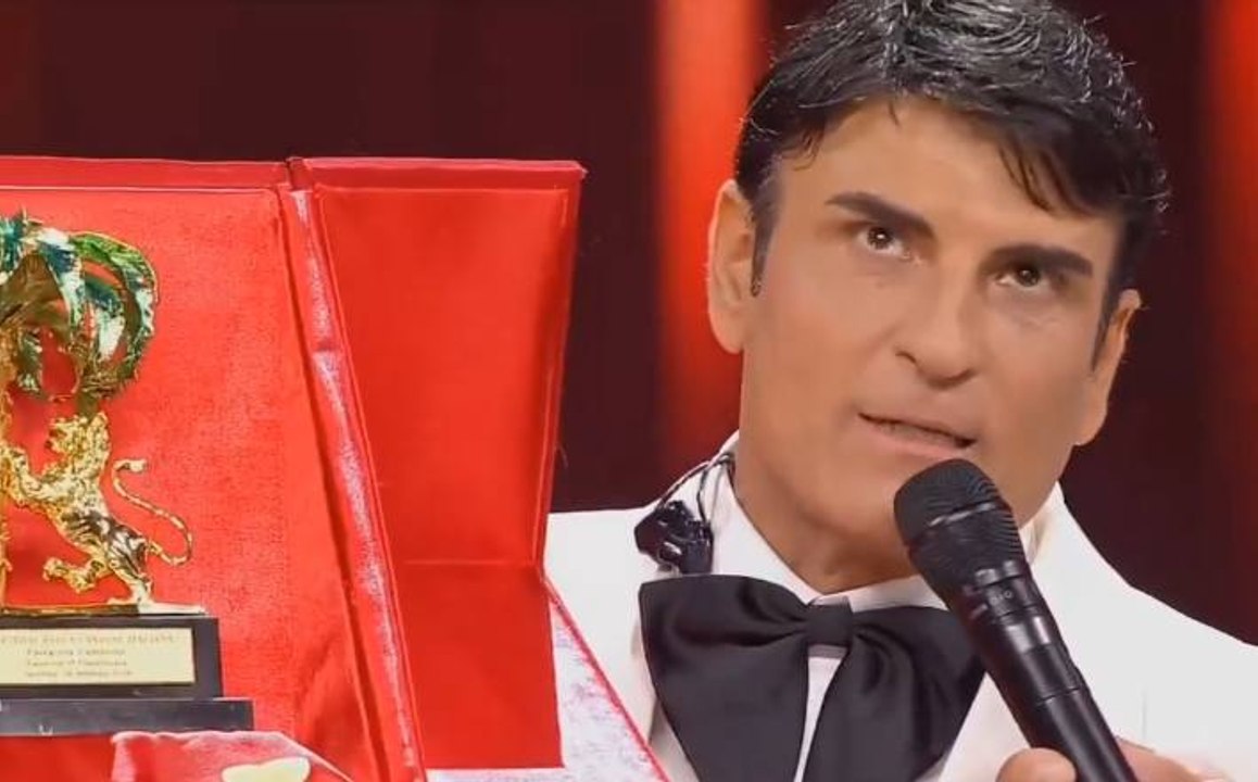 Sal Da Vinci trionfa all'Ariston: "Dedico la vittoria alla mia città, Napoli"