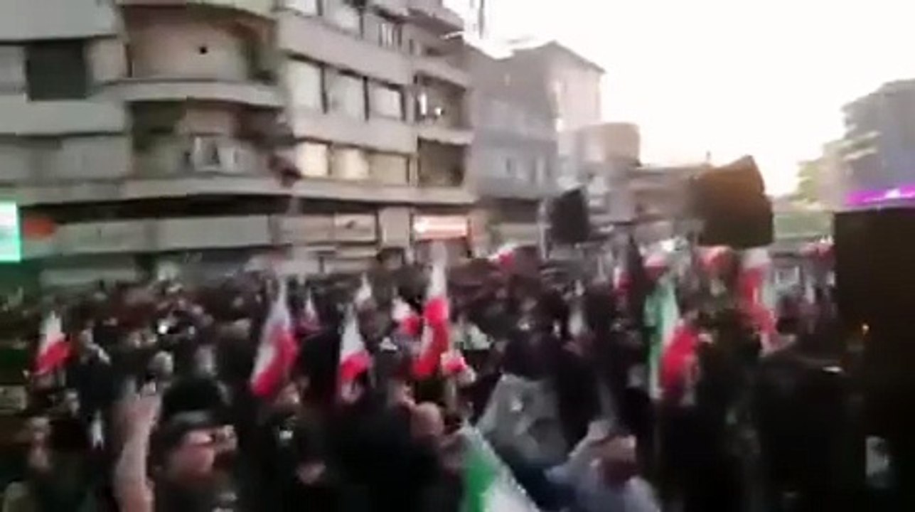 Rejim destekçisi İranlılar Tahran sokaklarına çıktı