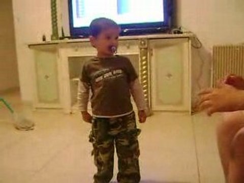 le petit gitan ki dance du reggaeton