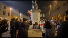 A Rimini i giovani iraniani universitari festeggiano in piazza