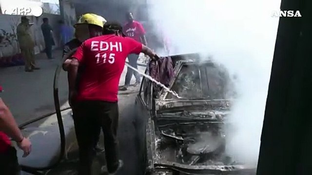 Pakistan, almeno 8 morti nel tentato assalto al consolato Usa a Karachi