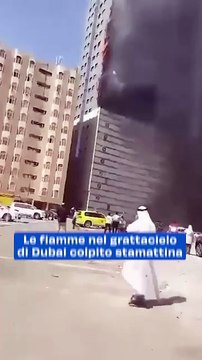 Le fiamme nel grattacielo di Dubai colpito stamattina