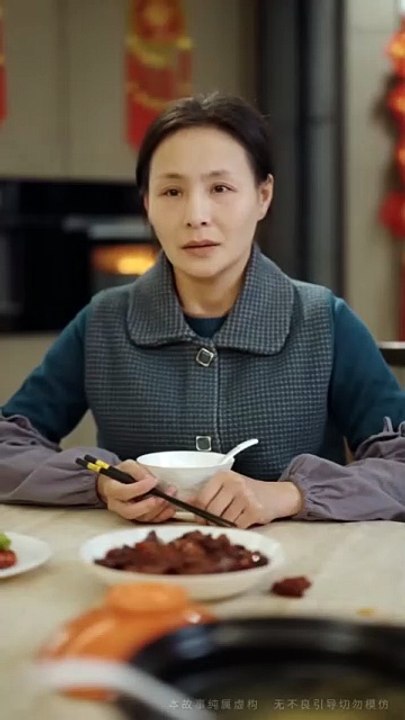 Insultée en français par sa petite-fille, l'érudite riposte. Elle gèle leurs bien et renaît (FULL) en français