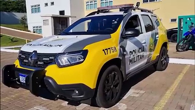 Flagrado cambaleando, motorista bêbado entra no carro, dá a partida e é detido pela PM de Cascavel