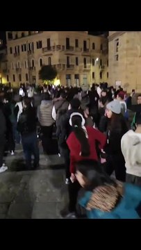 I ragazzi iraniani festeggiano a Messina la morte del dittatore Khamenei
