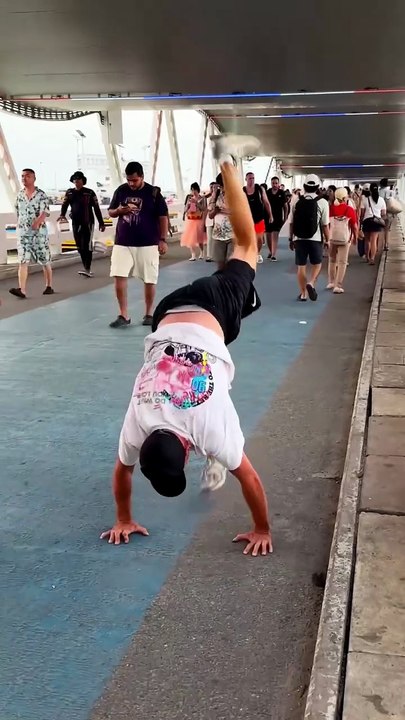 Wait for it… 😱 #streetworkout