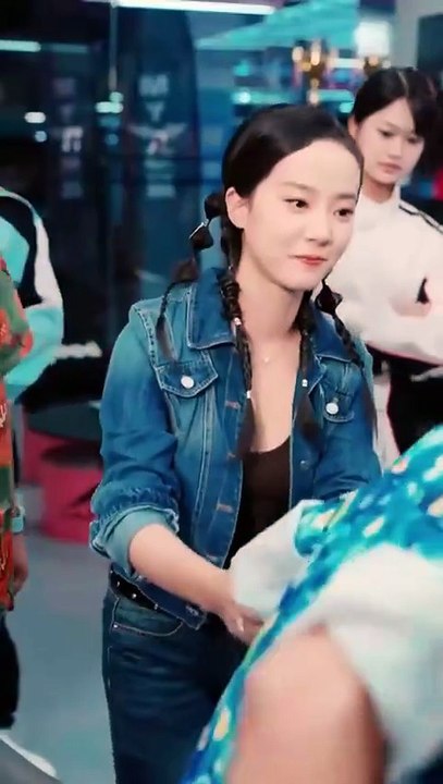 [GER DUB] Ein Mechaniker schockiert Profis mit dem Geisterfahrer-Drift!  Wer ist er (FULL) en français