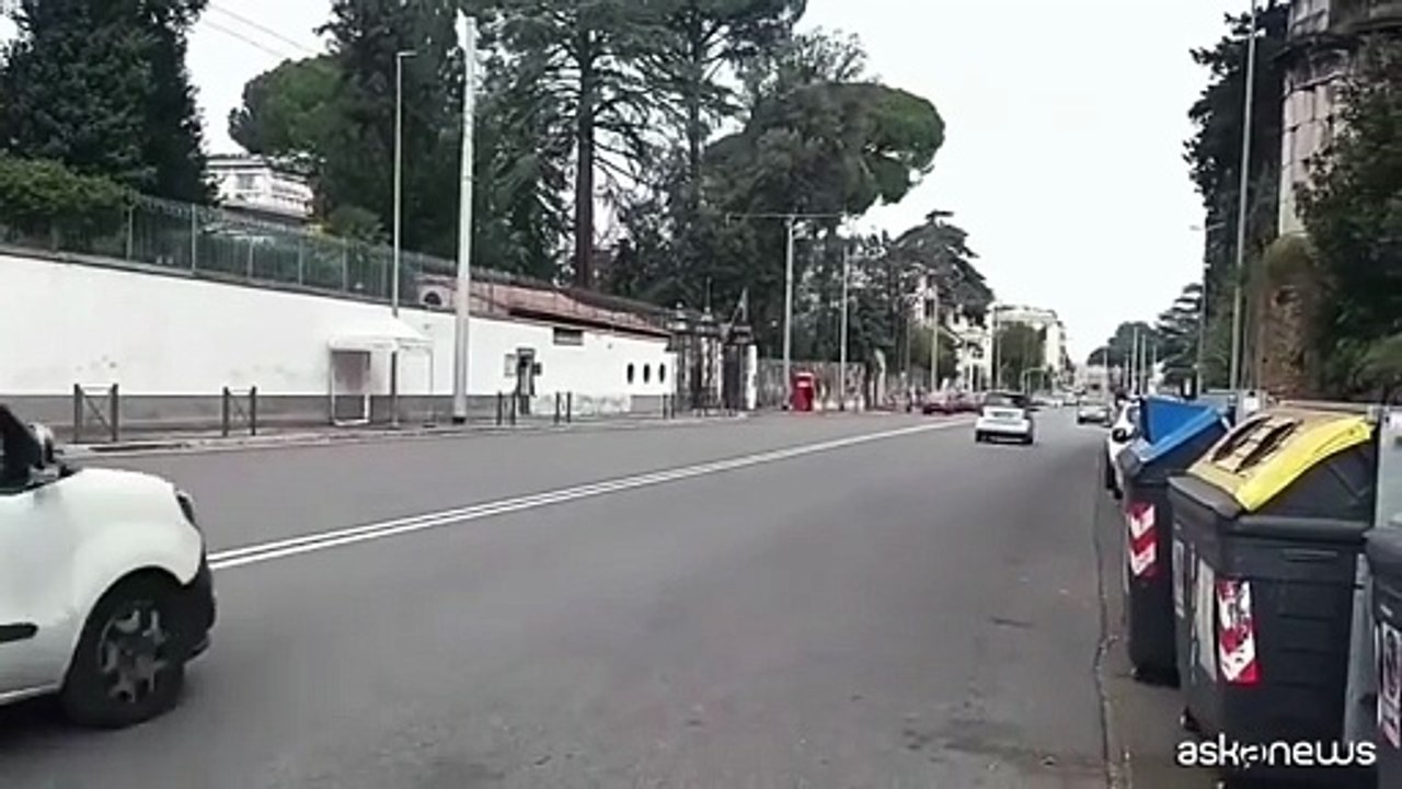 Morte Khamenei, festeggiamenti davanti ad ambasciata Iran a Roma