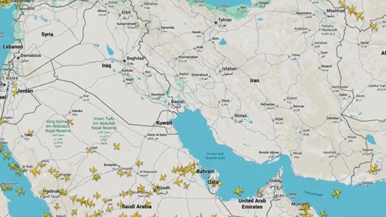 Spazio aereo chiuso in Medio Oriente, voli cancellati: cosa succede al trasporto aereo dpo l'attacco all'Iran