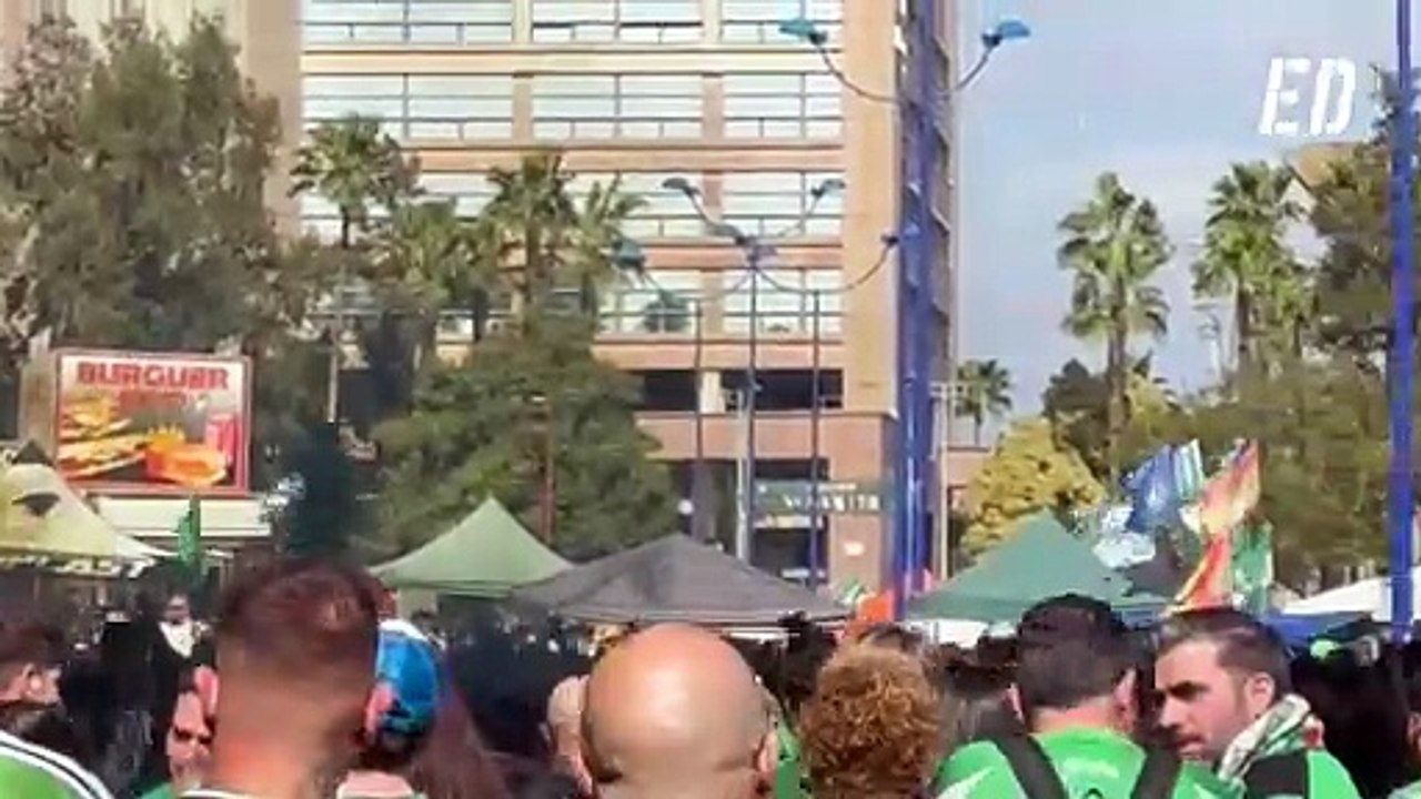 La afición del Betis comienza a calentar El Gran Derbi en La Cartuja