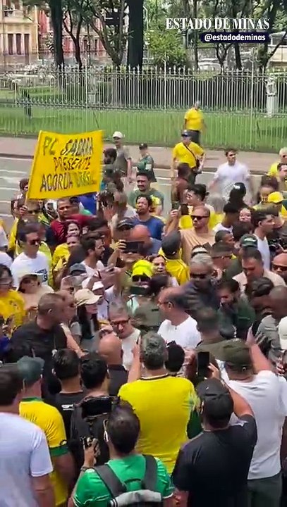 Simões e Zema participam de ato de Nikolas na Praça da Liberdade, em BH