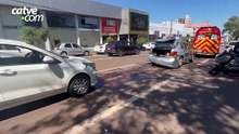 Batida traseira entre carros mobiliza atendimento no Centro de Cascavel
