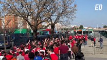 Aficionados de Sevilla y Betis colapsan Santa Justa