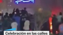 Celebraciones en las calles iraníes tras la muerte de Jameiní