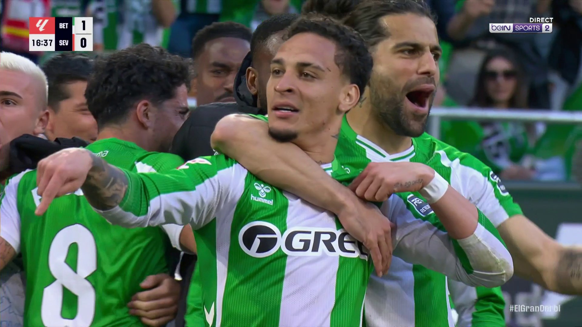 La Liga : Antony lance le derby de Séville avec un ciseau !