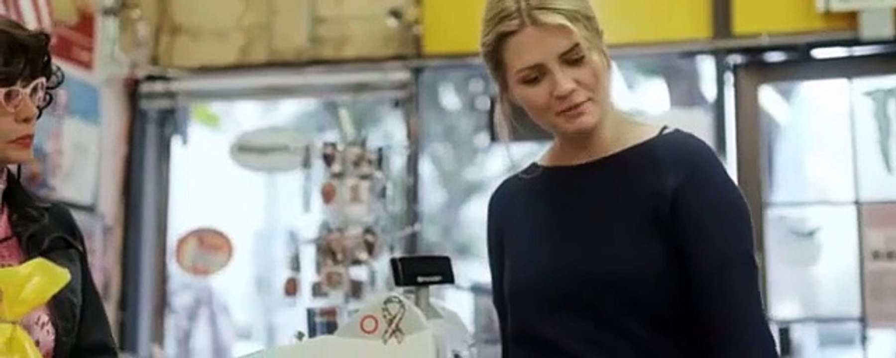 O Redentor Portugese - Célio Rocha believes he was assigned by God Himself a difficult mission: to persuade his childhood friend Otávio Sabóia, a corrupt entrepeneur in the construction business, to give away all his possessions to the poor.