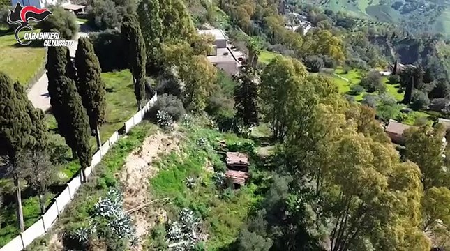 Il video dell'operazione dei carabinieri a Caltanissetta: droni per rifornire il carcere di droga e cellulari, arrestati tre giovani