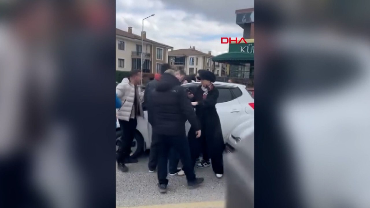 Trafikte tekme tokat kavga eden 2 sürücü yaralandı