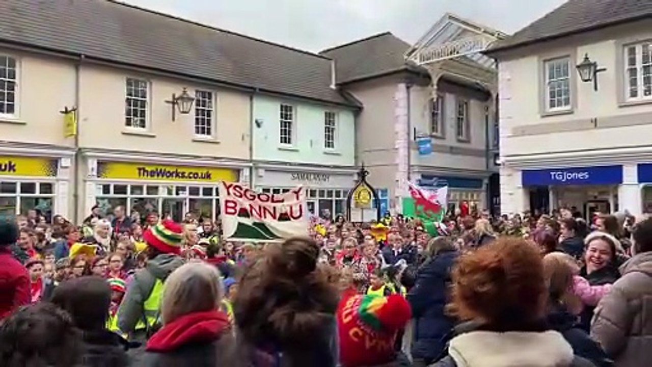 Brecon schools sing Welsh national anthem for St David's Day 2026