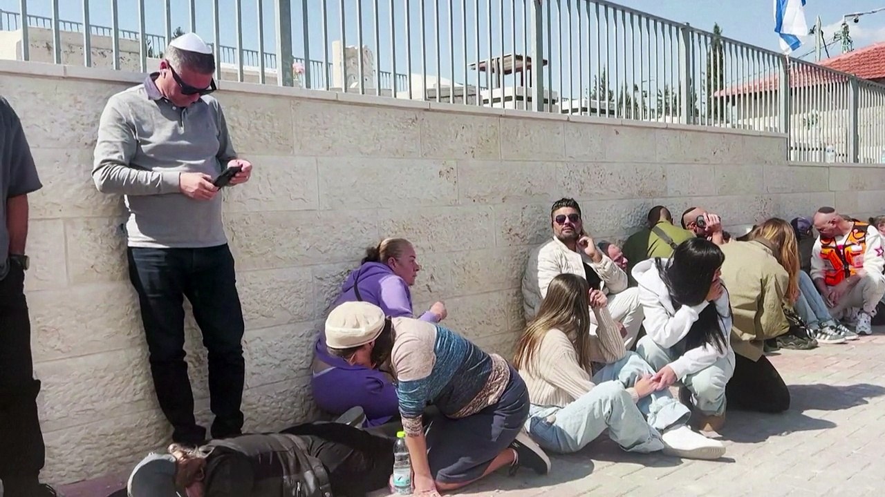 Sirens disrupt funeral of Iran strike victims